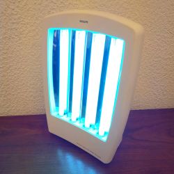 Solarium Facial Philips 60 watts - 4 tubes UV (pour visage et décolleté)Solarium Facial 60 watts - 4 tubes UV philips HB172 avec