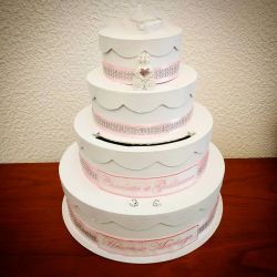 Urne personnalisée pour mariage : le wedding cake