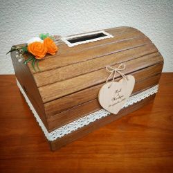 coffre en bois transformé en tirelire pour mariage - divers modèles