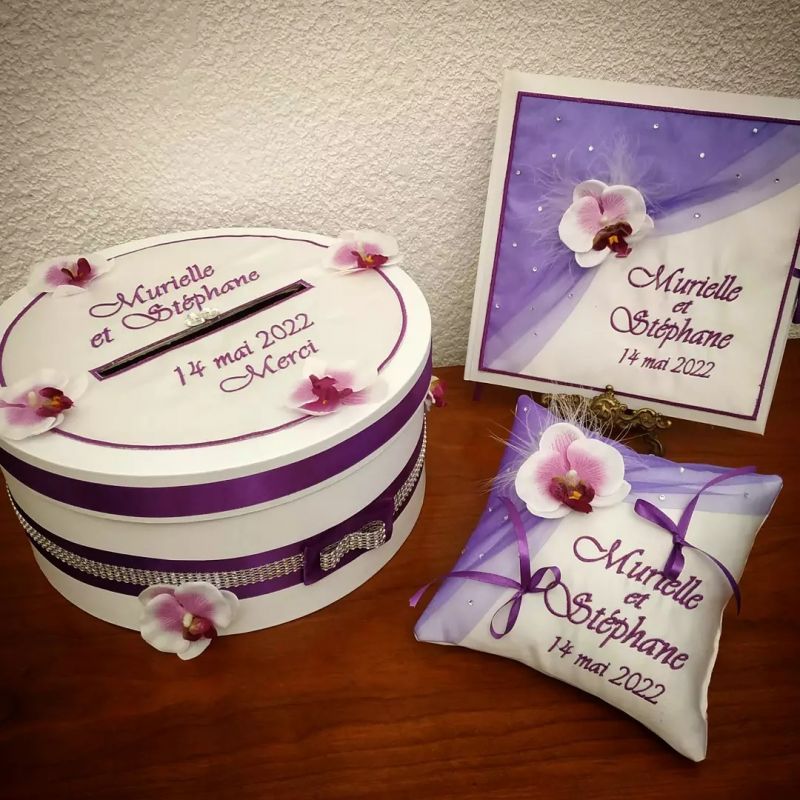 Coussin de mariage accompagné de son livre d'or et sa tirelire