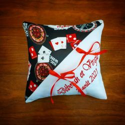 coussin de mariage sur le thème du jeu, des machines à sous