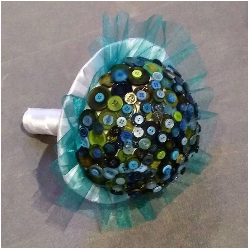bouquet de mariée réalisé à partir de boutons