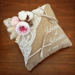 Coussin de mariage theme champetre avec fleur de coton et pivoine