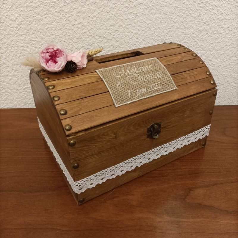 coffre en bois transformé en tirelire pour mariage - divers modèles