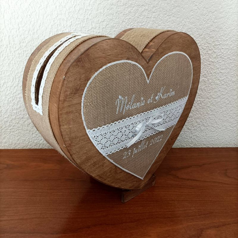 Tirelire en bois en forme de coeur - idéal pour un mariage champetre