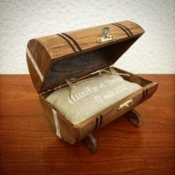 Porte-alliances originale idéal pour un mariage viticole