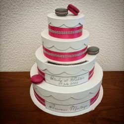 Urne personnalisée pour mariage : le wedding cake