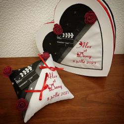 Coussin de mariage personnalisé sur le thème du cinéma avec son livre d'or