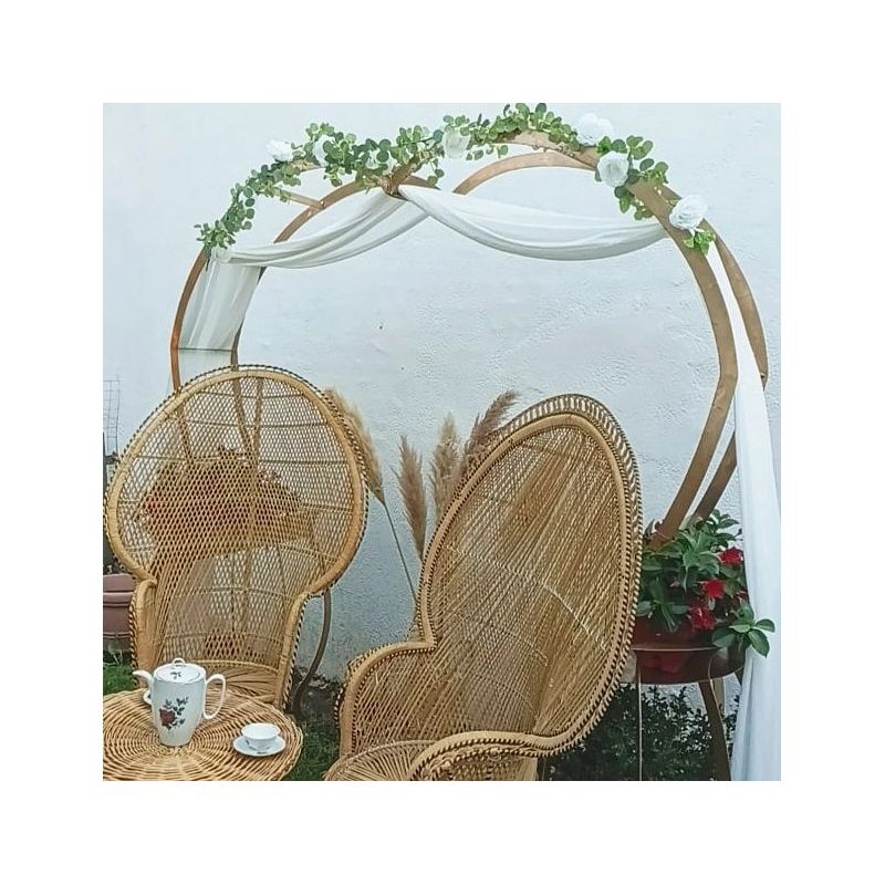 Location arche métal en forme de coeur avec jardinières