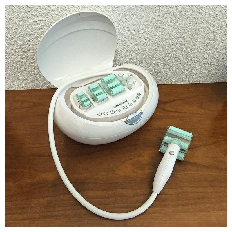 Beauty Aspect  DE Lanaform - reproduit le Massage "palper-rouler"