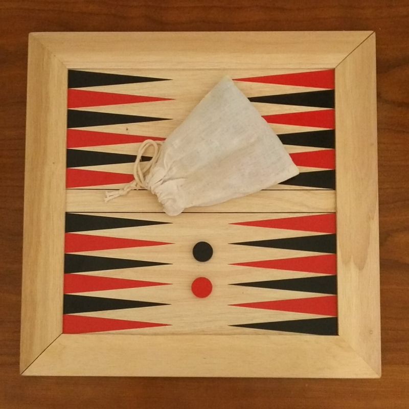 02- Jeu de Backgammon avec plateau et pion en bois