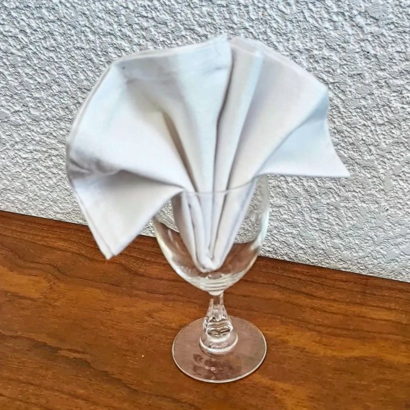 Location serviettes de table blanches sur Dunkerque