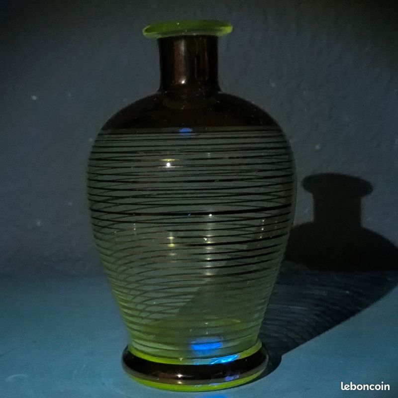 Carafe art deco vintage verre enrichi en manganese