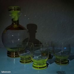 Service à liqueur ancien art deco en verre enrichi en manganèse