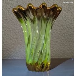 Ancien vase en cristal de Bayel enrichi en manganèse année 50