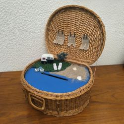Urne pour mariage sur le theme des vacances - la valise en osier