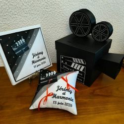 Coussin de mariage personnalisé sur le thème du cinéma avec son livre d'or