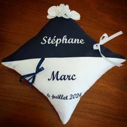 Coussin de mariage personnalisé : le bi-couleur