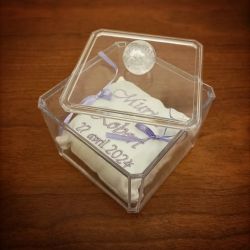 Porte-alliances : la boite en cristal (plexiglass)