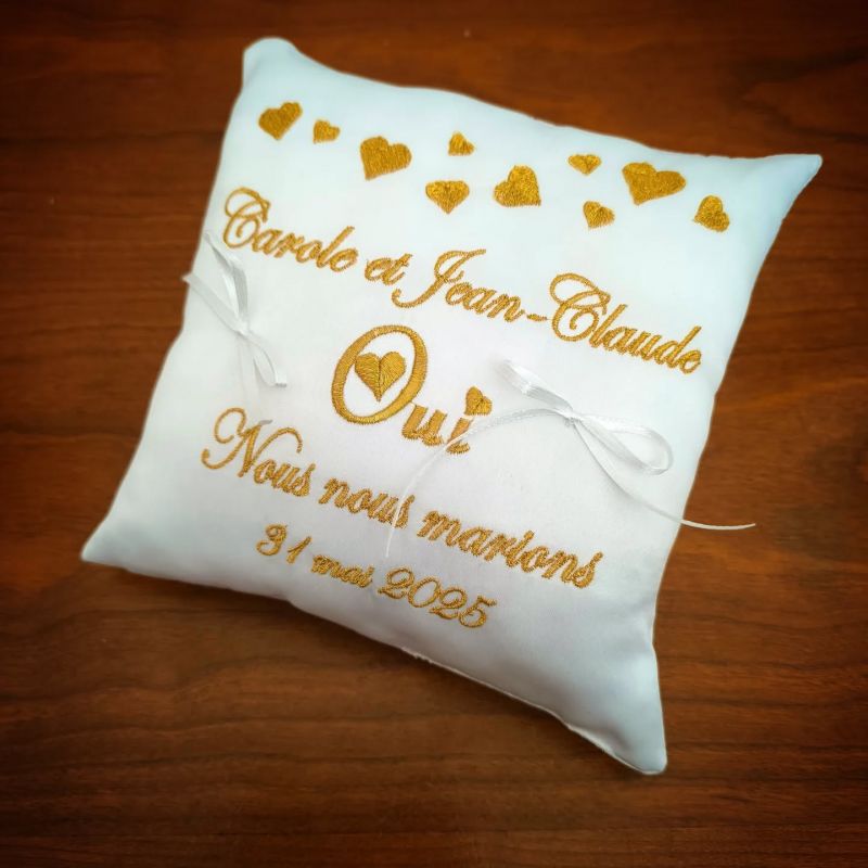 coussin de mariage : les petits coeurs brodés