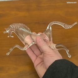 bibelot : Cheval en verre enrichi en manganese / objet de deco