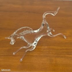 bibelot : Cheval en verre enrichi en manganese / objet de deco