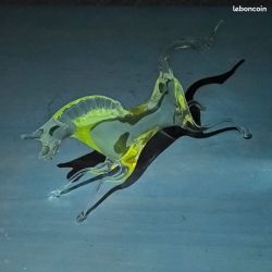bibelot : Cheval en verre enrichi en manganese / objet de deco