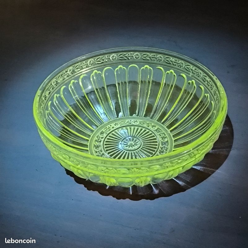 Coupelle / vide poche en verre enrichi en manganese