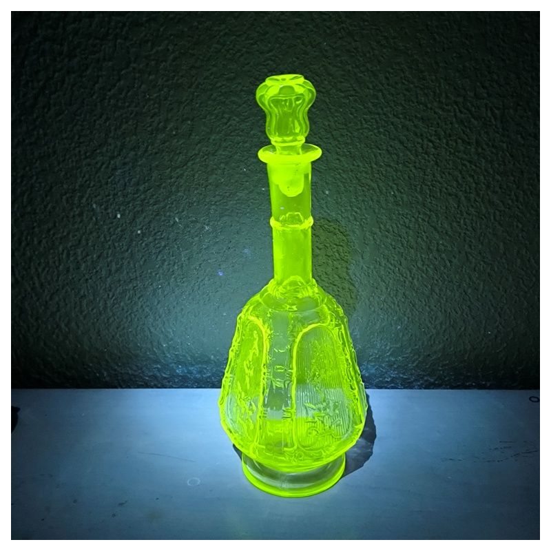 Carafe vintage avec bouchon en verre enrichi en manganèse