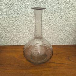 Carafe a vin vintage ou vase verre soufflé enrichi en manganese