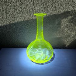 Carafe a vin vintage ou vase verre soufflé enrichi en manganese