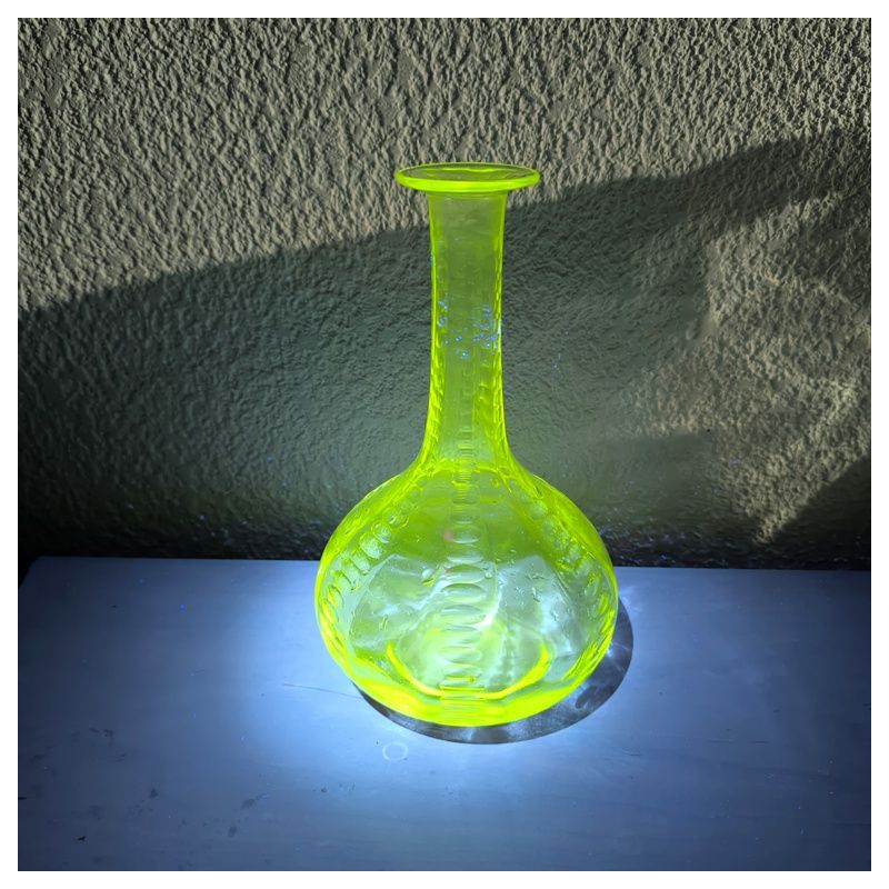 Carafe a vin vintage ou vase verre soufflé enrichi en manganese