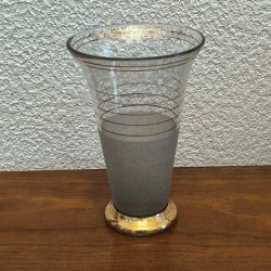 Vase ancien enrichi en manganese (issu de la cristallerie de bayel ? )