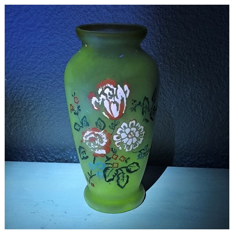 Vase ancien avec decor peint à la main motifs fleuris (pate de verre ou opalin ? )