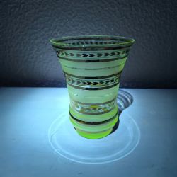 Vase rétro en verre enrichi en manganese (cristallerie bayel ?)