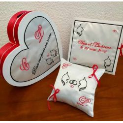 Déco de mariage avec des chats  : Le porte-alliances, le livre, la tirelire