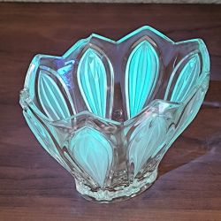 Bonbonnière / vide poche / coupe en cristal enrichi en manganese