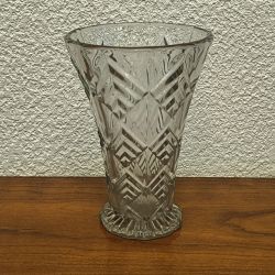 Vase ancien en verre enrichi en manganese