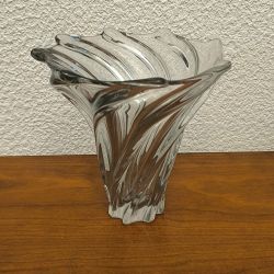 Vase ancien en cristal (verre enrichi en manganèse )