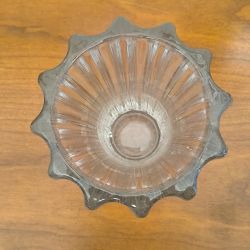 Vase ancien en verre enrichi en manganese