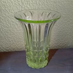Vase ancien en verre enrichi en manganese