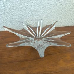 Centre de table / coupelle décorative en forme d étoile signé baccarat