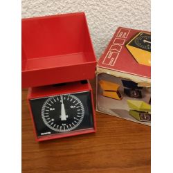 Balance de cuisine vintage rouge EKS