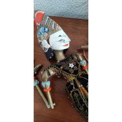 Paire de Marionnettes indonesiennes marottes sur tige en bois / unique, artisanal