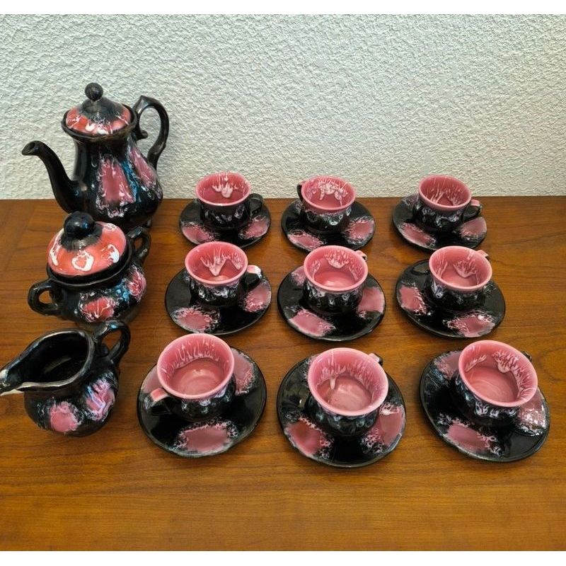 Service à café vallauris en faience vintage noir et rose (25 pièces année 70 ?)