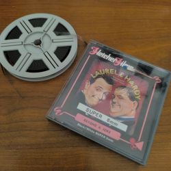 Film super 8 au choix : Laurel et Hardy beyond a joke ou charlie chaplin - the cure