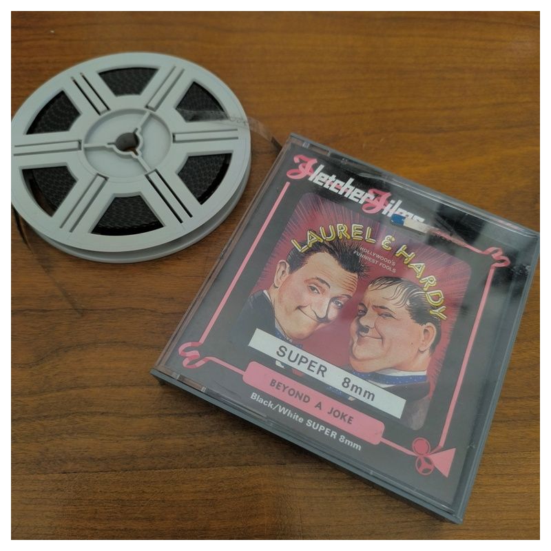 Film super 8 au choix : Laurel et Hardy beyond a joke ou charlie chaplin - the cure