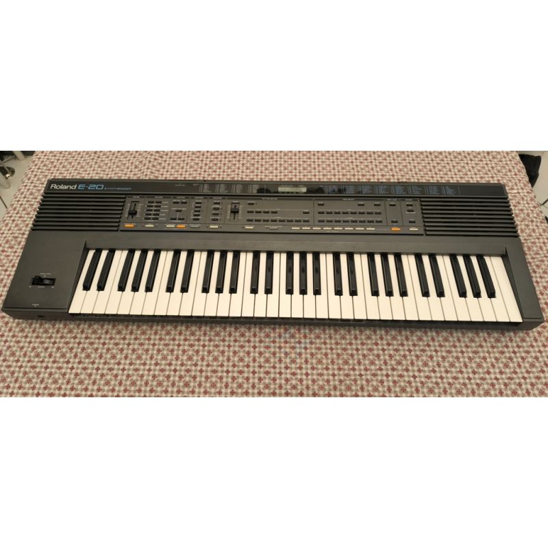 Clavier roland e-20 / synthétiseur vintage