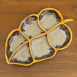 Plat apero en forme de feuille vallauris