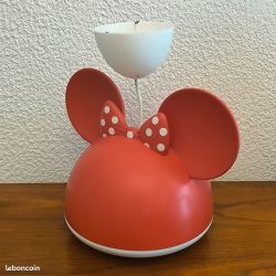 Suspension pour enfant en forme de Minnie Mouse. Elle convient pour toute chambre d'enfant. Fournie sans ampoule E27